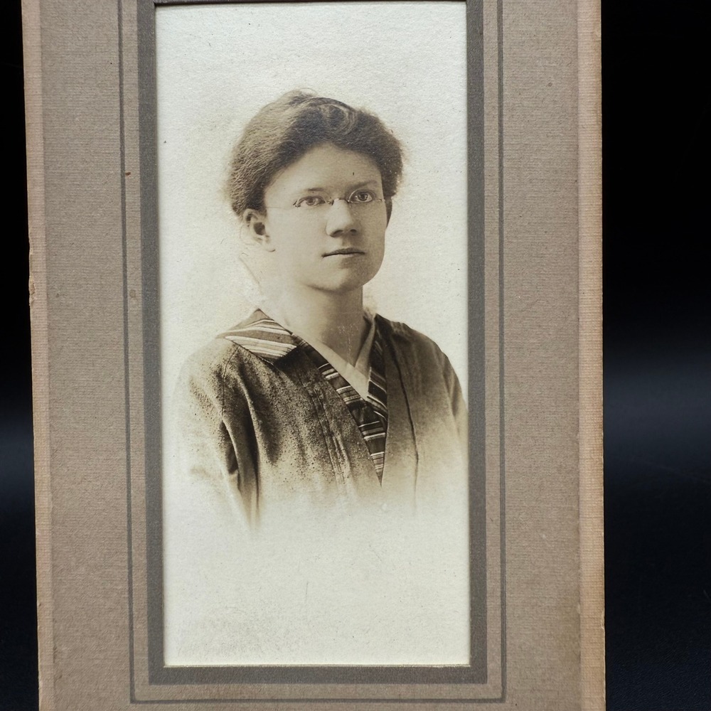 Antique Cabinet Card Edwardian Woman Photo Signed Lloyd Wyalusing PA‎ Eyeglasses